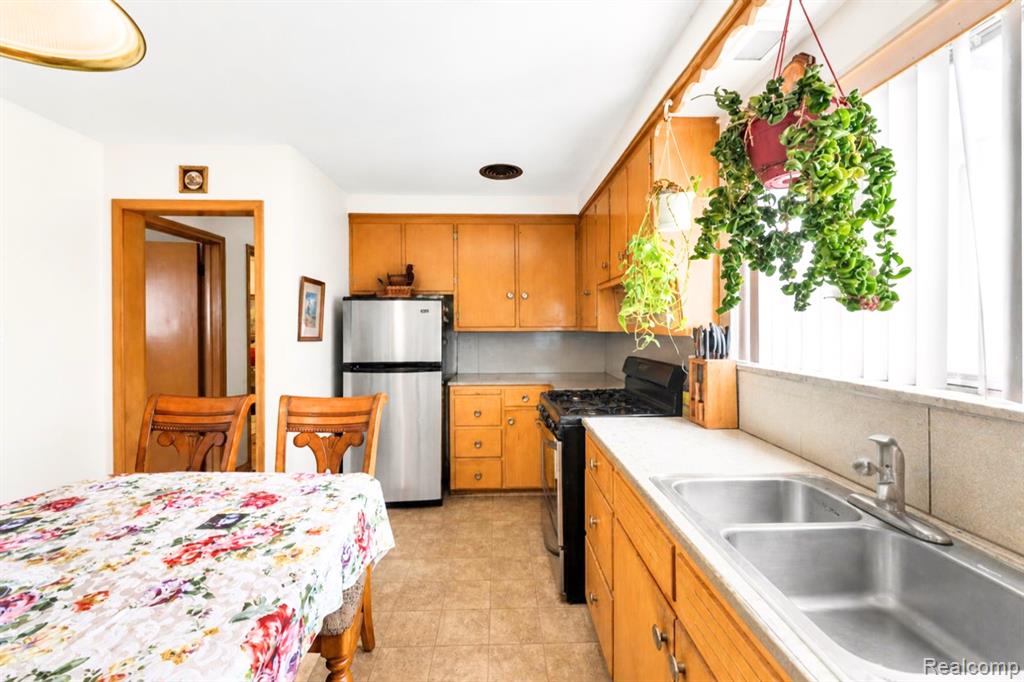 5937 Orchard Avenue Property Photo 10