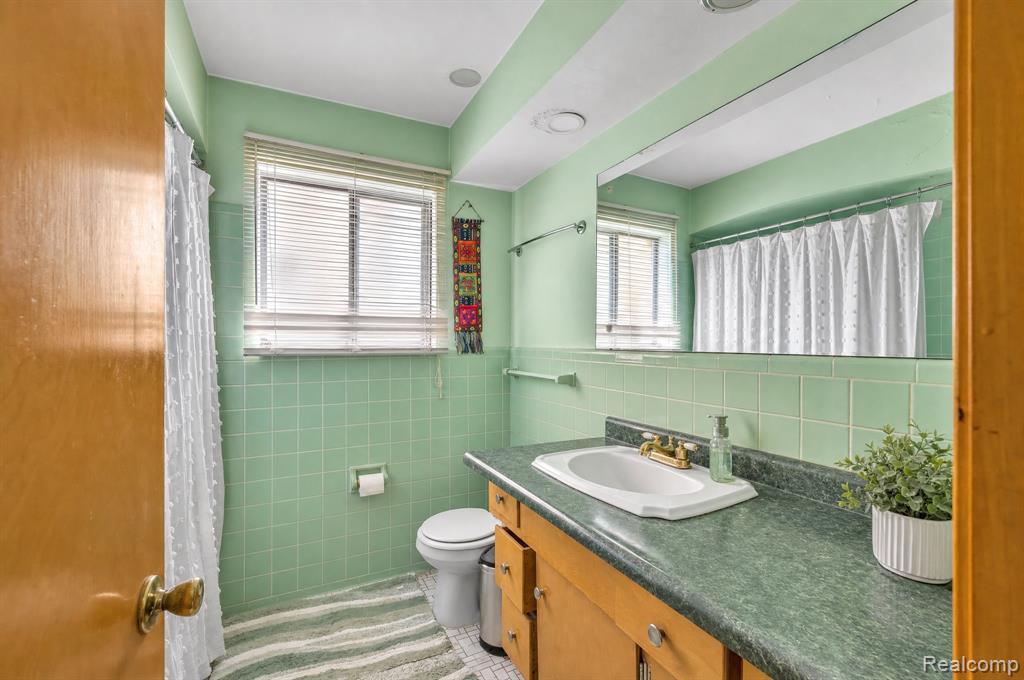 5937 Orchard Avenue Property Photo 11