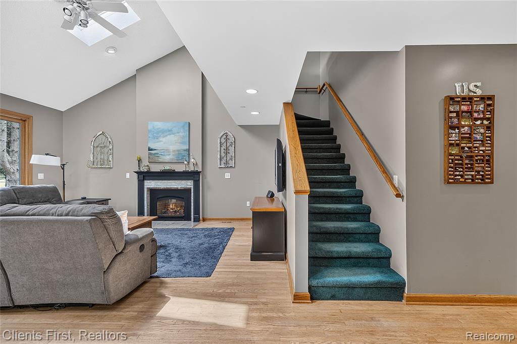9022 Kingston Court Property Photo 4