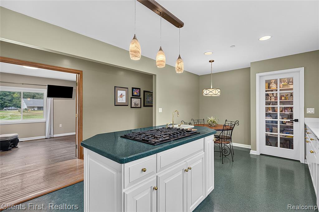 9022 Kingston Court Property Photo 15