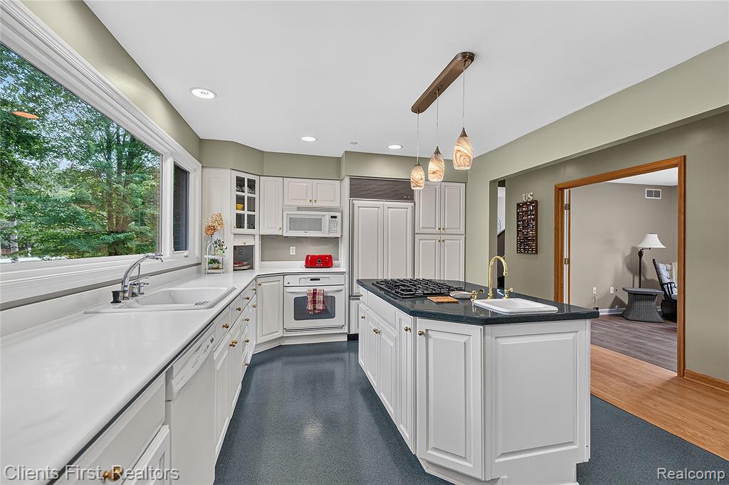 9022 Kingston Court Property Photo 16