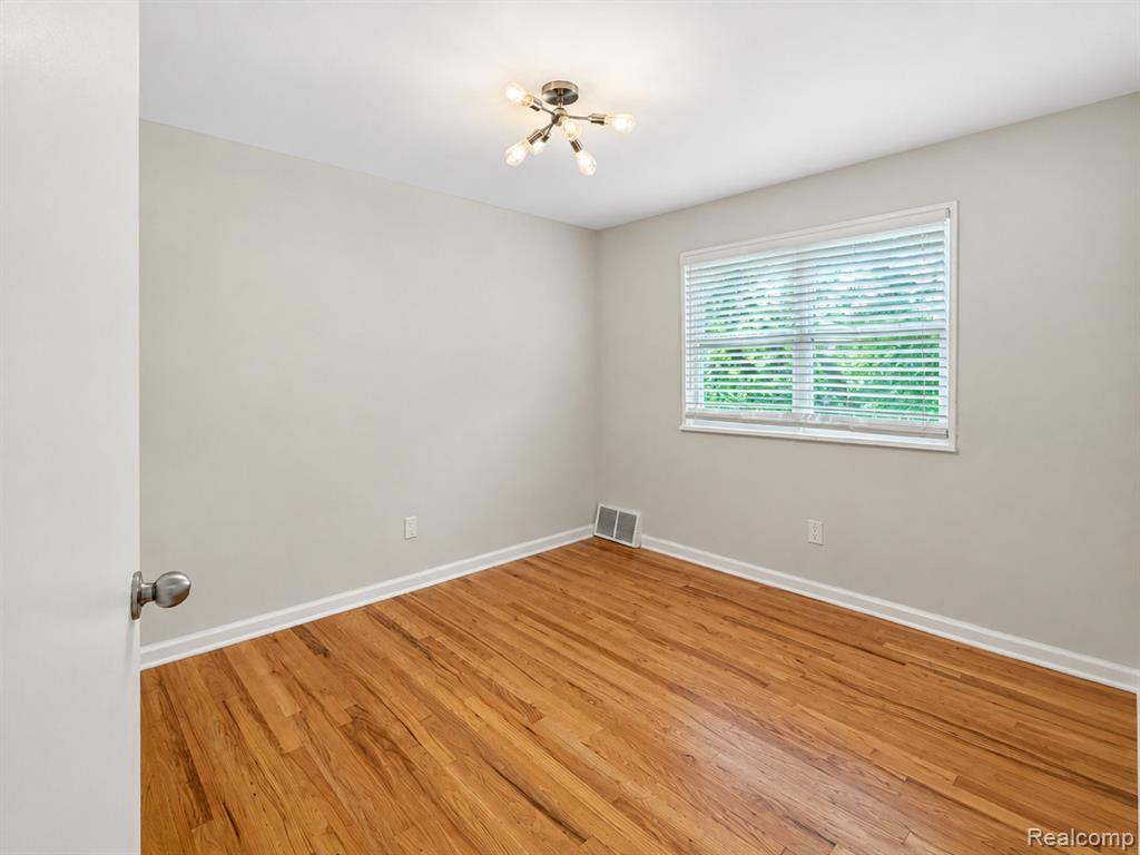 3352 Coolidge Highway Property Photo 8