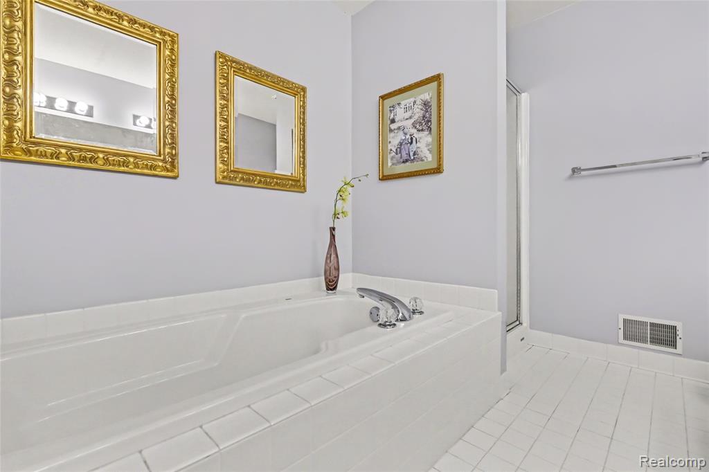 7011 Chase Run Lane Property Photo 14