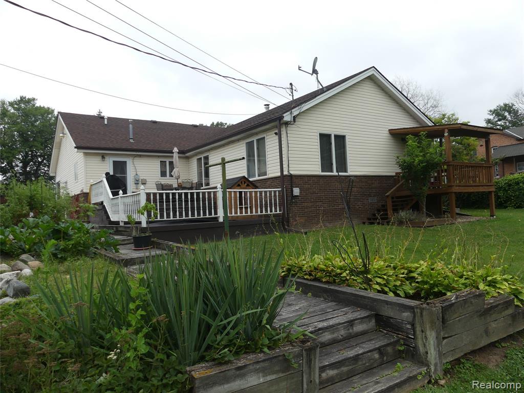 8335 Pardee Road Property Photo 2
