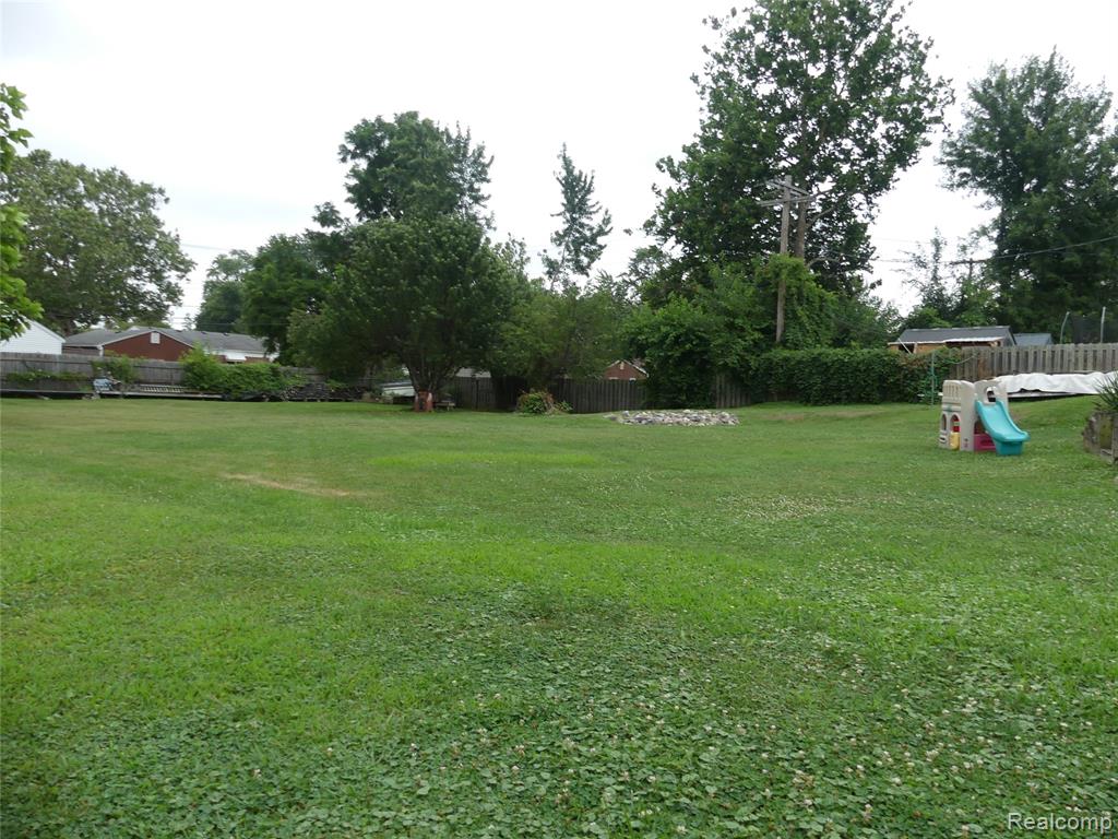 8335 Pardee Road Property Photo 3