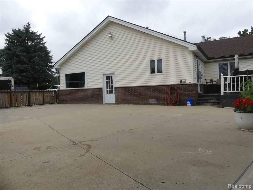 8335 Pardee Road Property Photo 4
