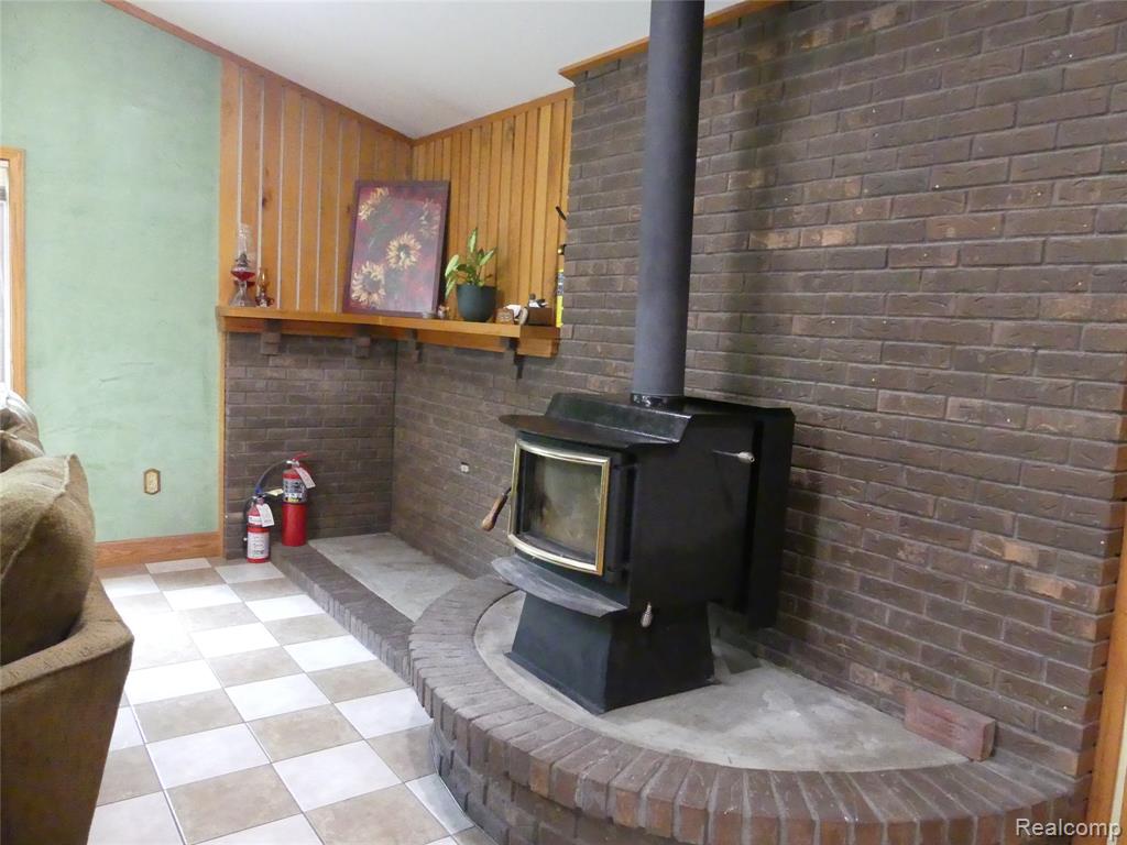 8335 Pardee Road Property Photo 9