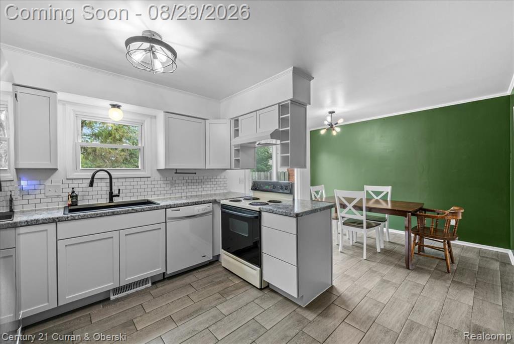 13349 Lake Point Boulevard Property Photo 9