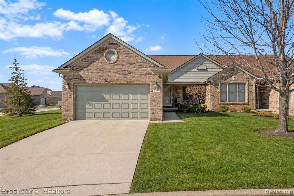 35413 Upmann Drive Property Photo 1