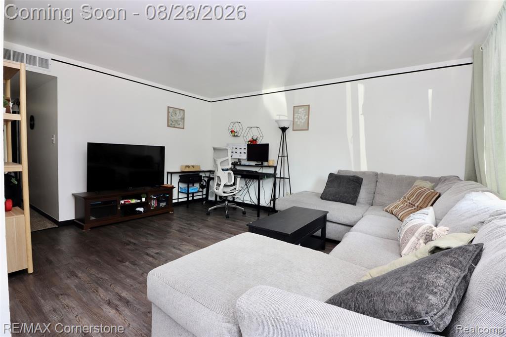 34280 Harroun Street Property Photo 4