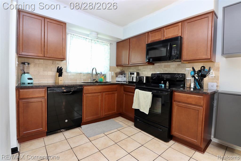 34280 Harroun Street Property Photo 7