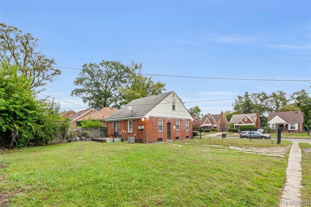 16537 Strathmoor Street Property Photo 8