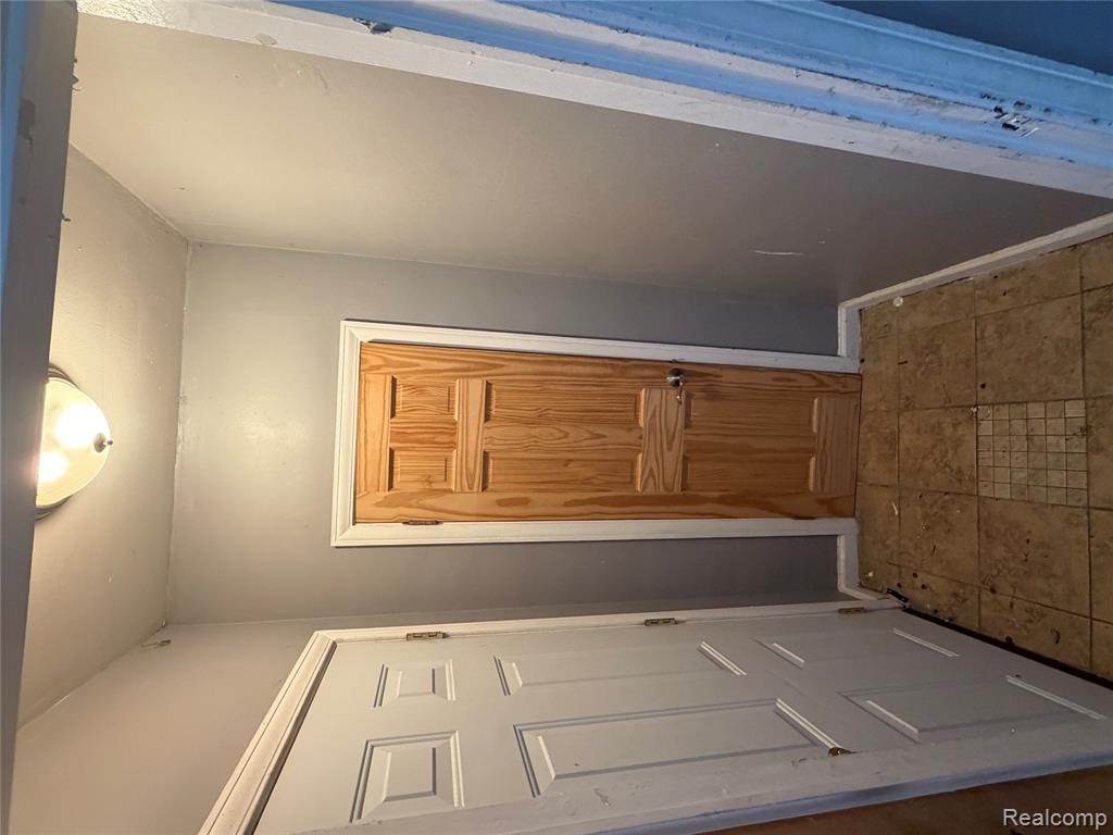 16537 Strathmoor Street Property Photo 11
