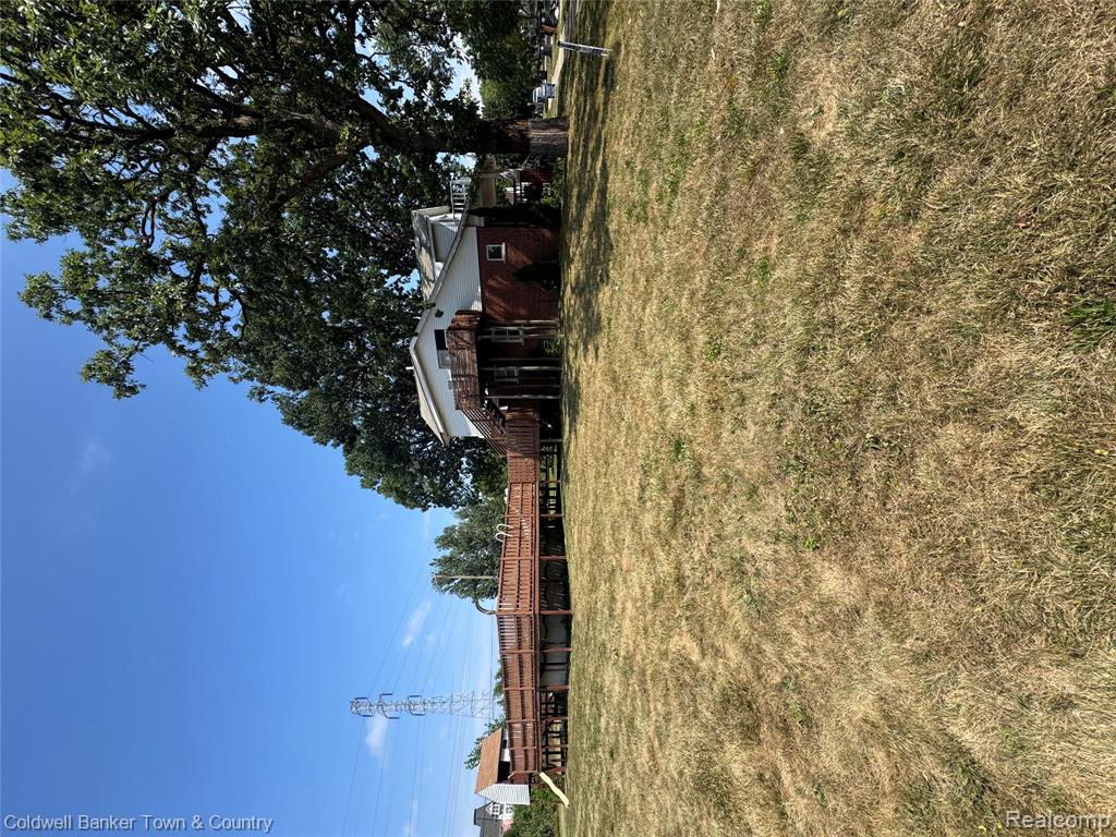 18647 Robert Street Property Photo 6