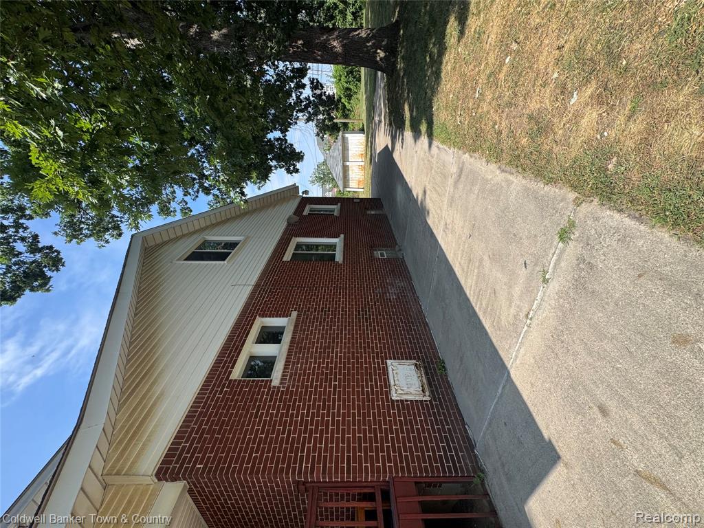 18647 Robert Street Property Photo 7