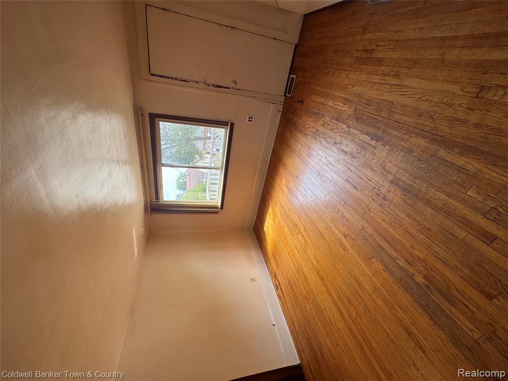 18647 Robert Street Property Photo 15