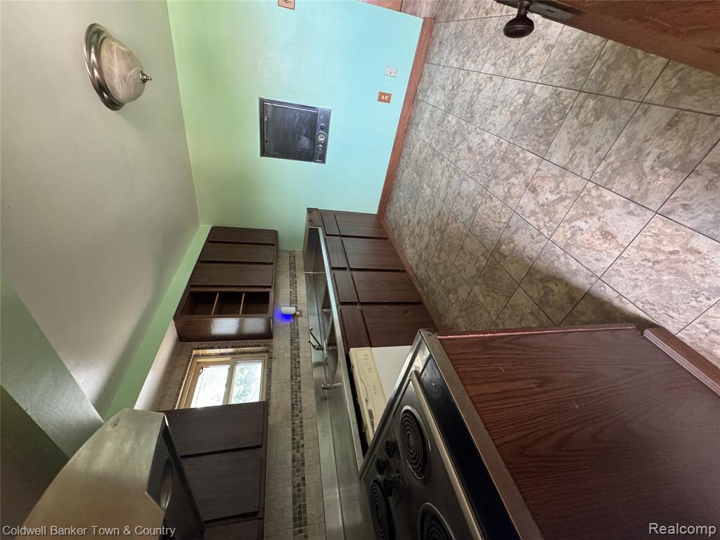 18647 Robert Street Property Photo 17