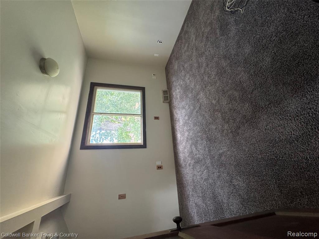18647 Robert Street Property Photo 20