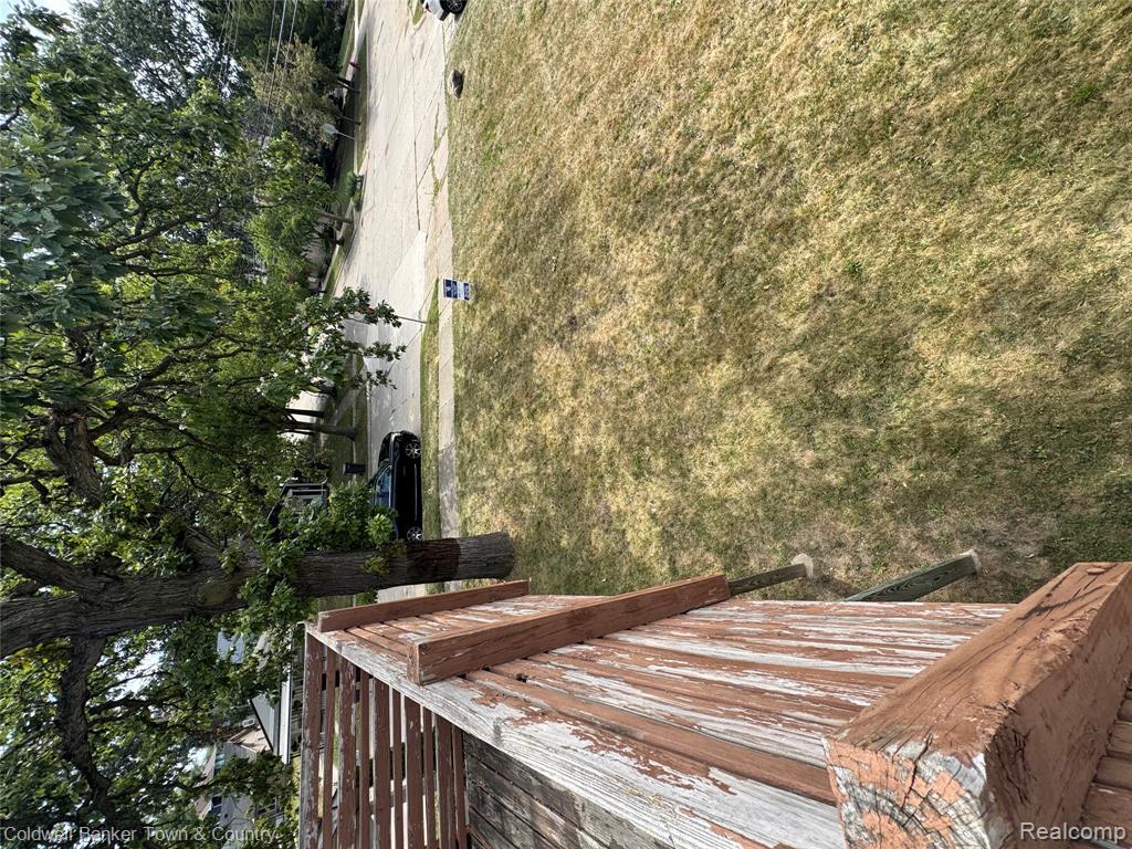 18647 Robert Street Property Photo 23