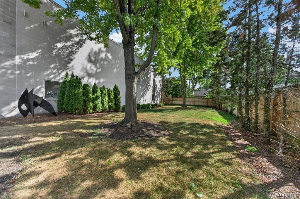 432 E Parent Avenue Property Photo 2