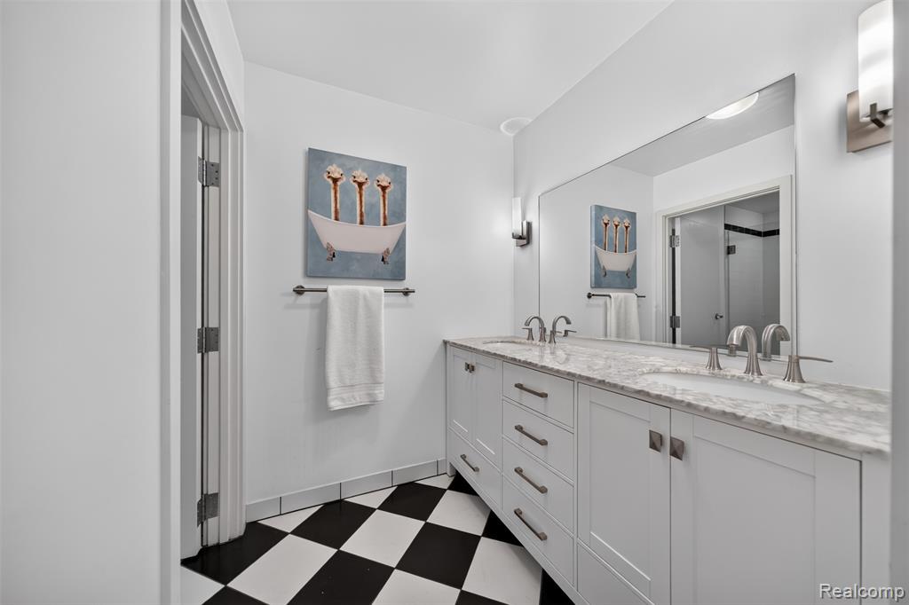 432 E Parent Avenue Property Photo 21