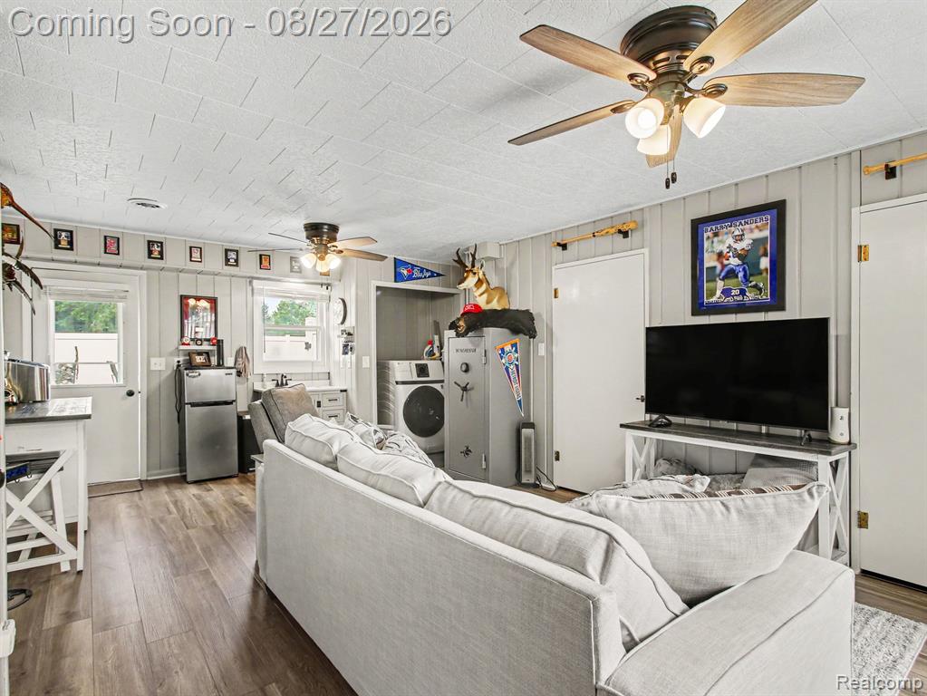 1717 Kennedy Road Property Photo 2