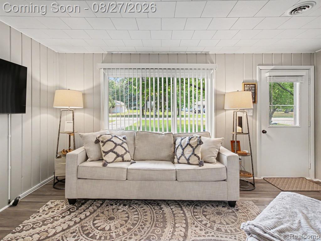 1717 Kennedy Road Property Photo 6