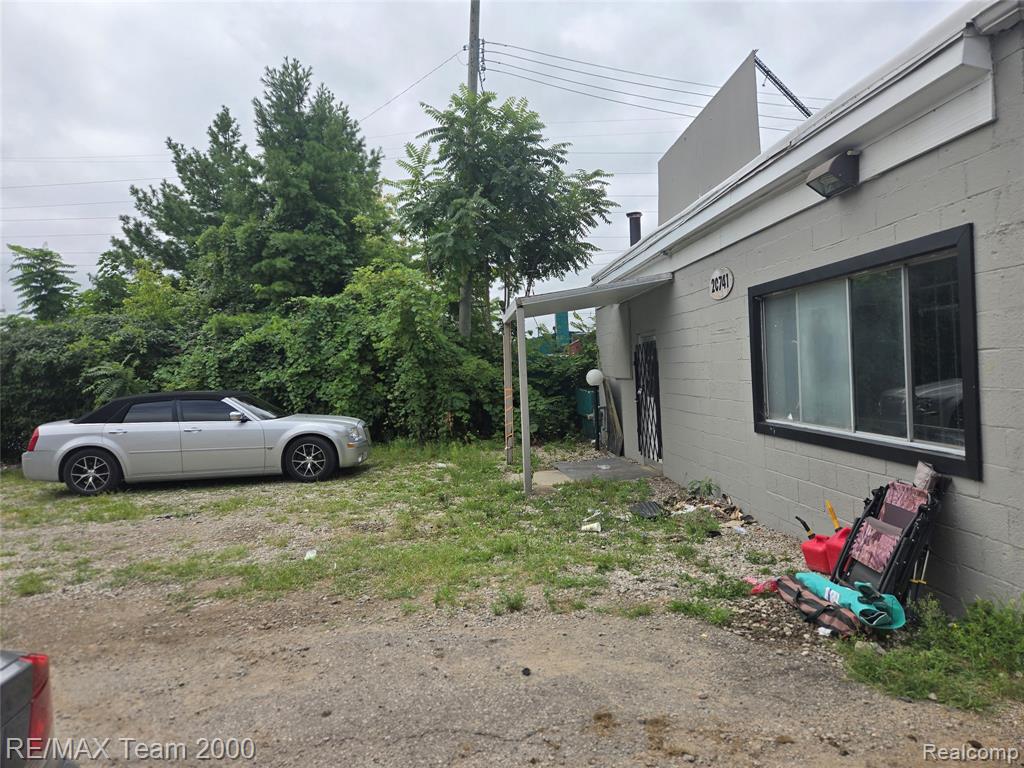 20741 Inkster Road Property Photo 2