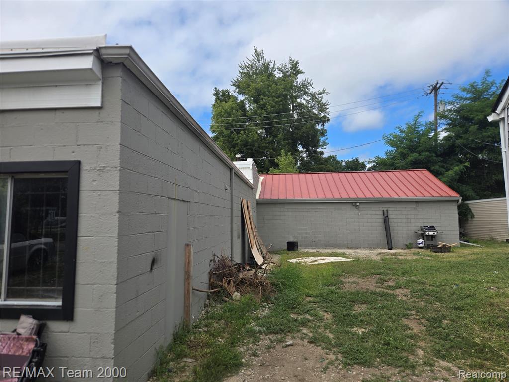 20741 Inkster Road Property Photo 3