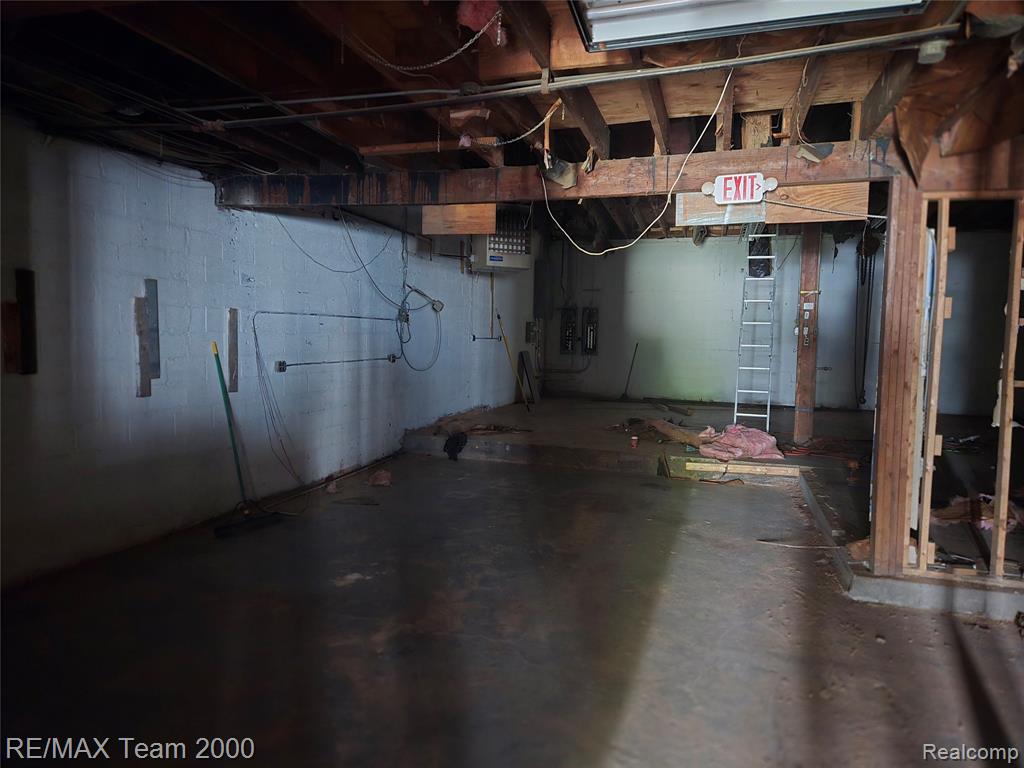 20741 Inkster Road Property Photo 7