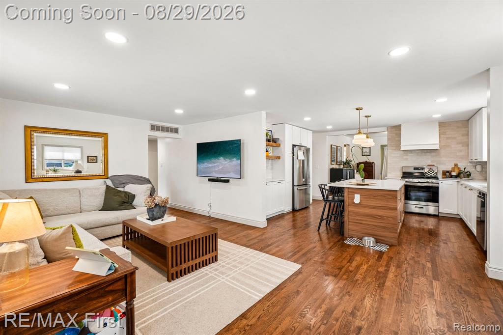 3202 Prairie Avenue Property Photo 5