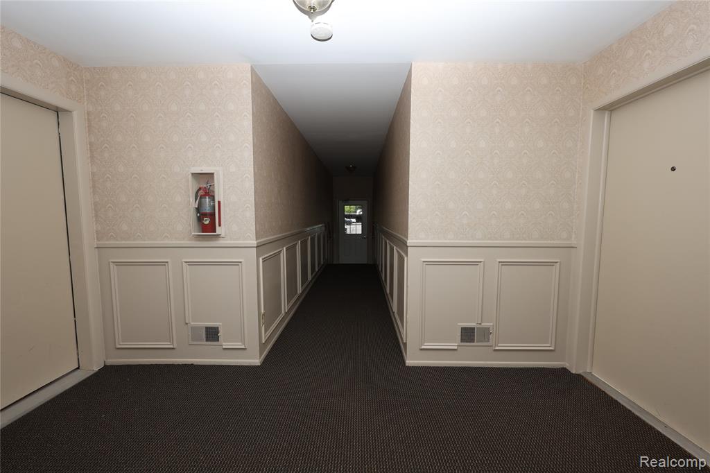 683 E Fox Hills Drive Property Photo 6