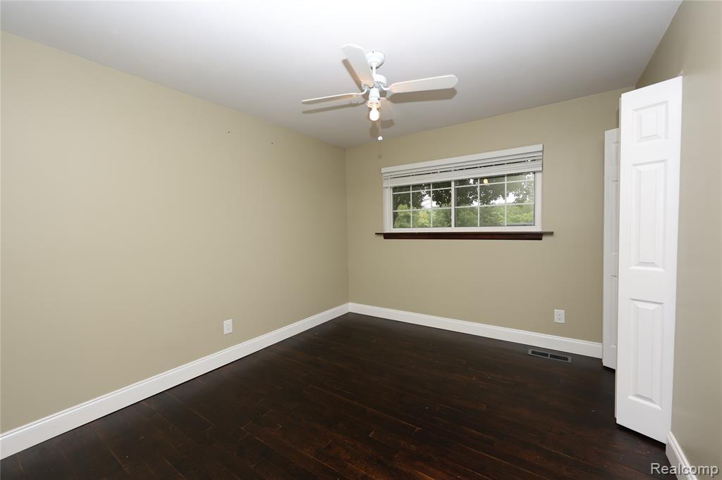 683 E Fox Hills Drive Property Photo 19