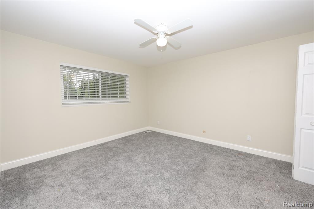 683 E Fox Hills Drive Property Photo 20