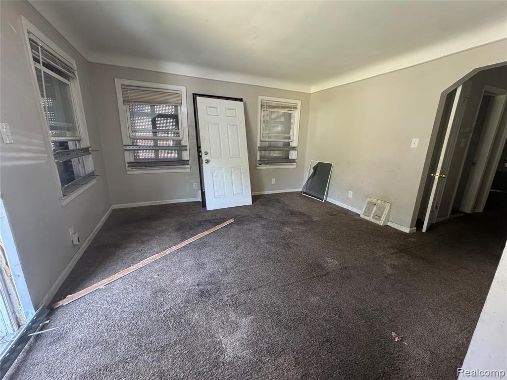 20452 Tracey Street Property Photo 5
