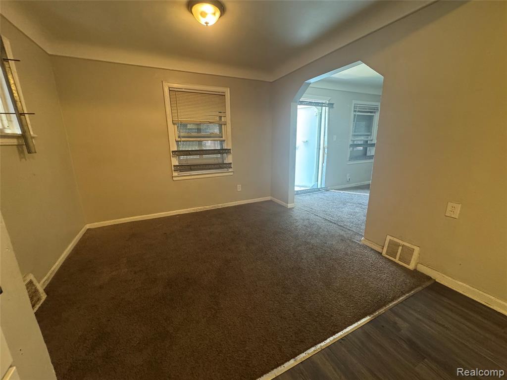20452 Tracey Street Property Photo 6