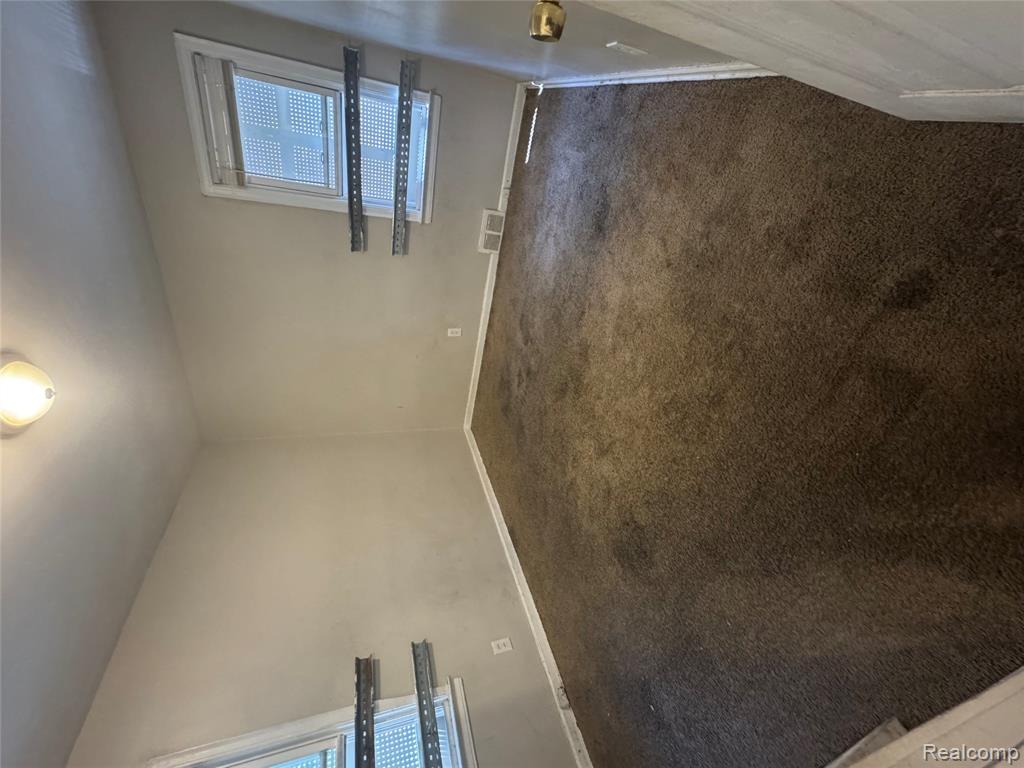 20452 Tracey Street Property Photo 9