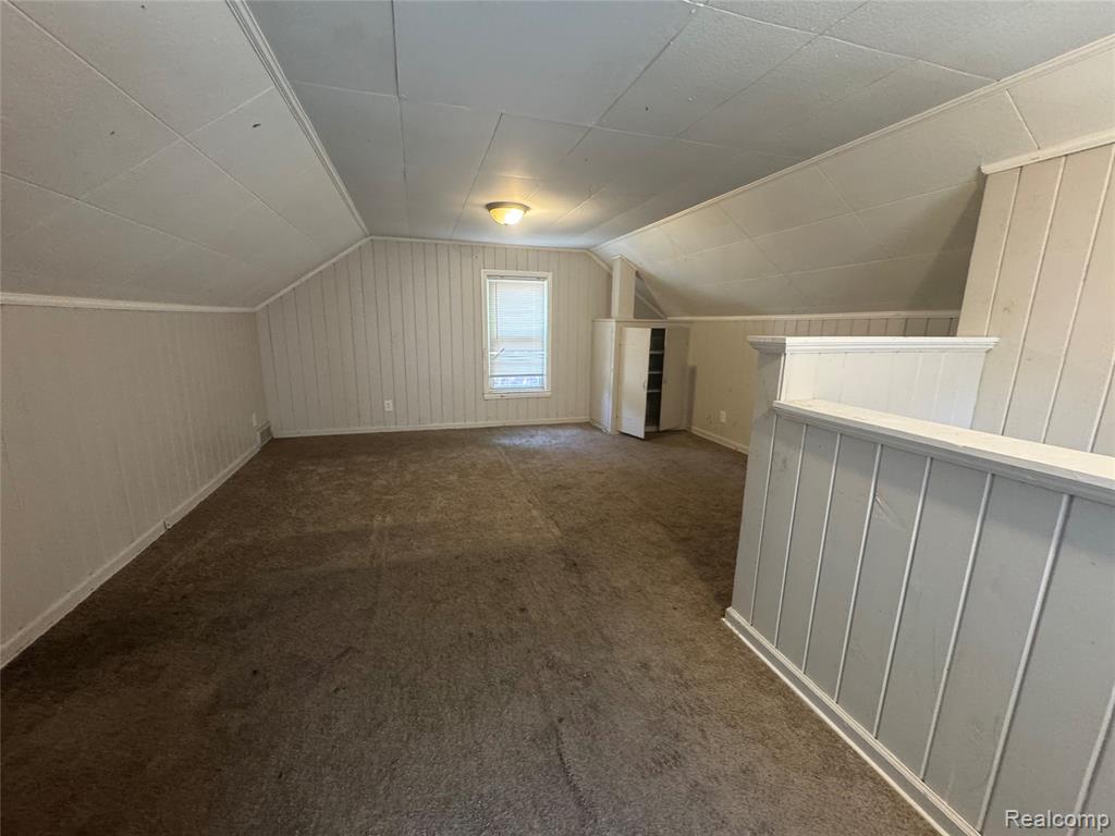 20452 Tracey Street Property Photo 10