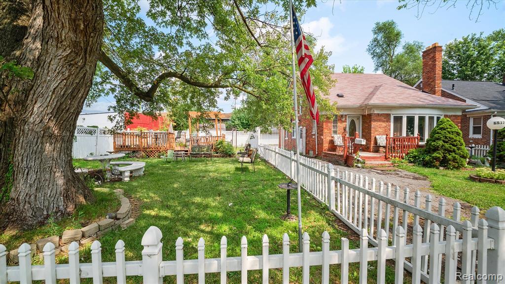 15120 Whitcomb Street Property Photo 2