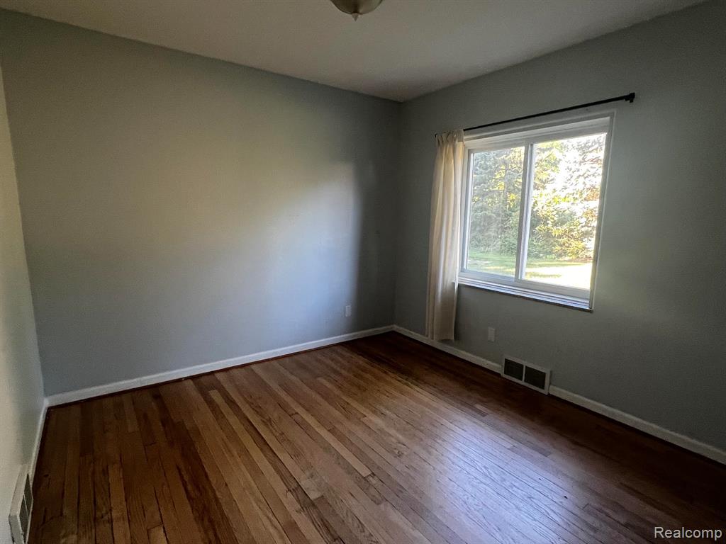 3431 Crooks Road Property Photo 6
