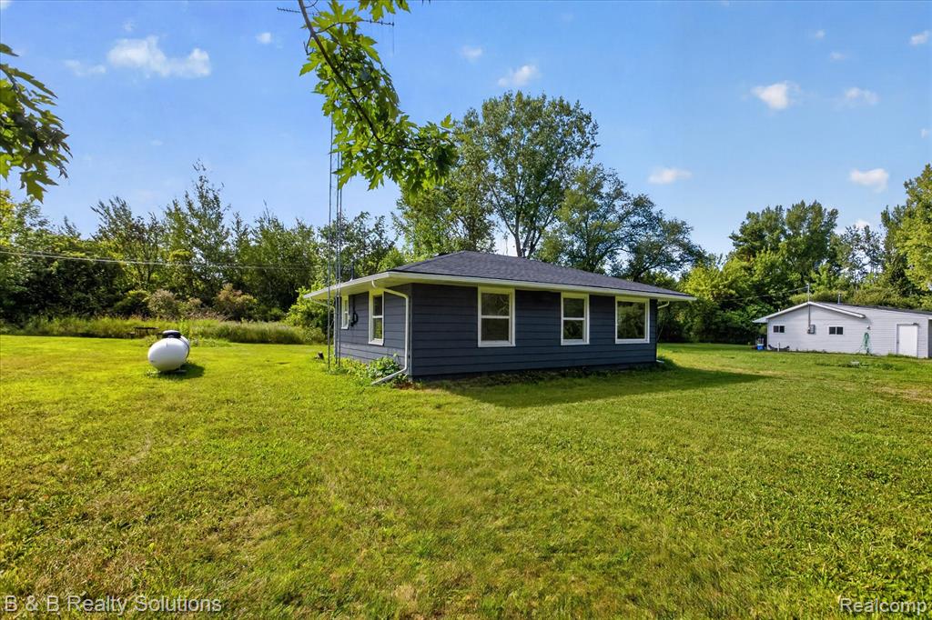 4644 Hillcrest Drive Property Photo 3