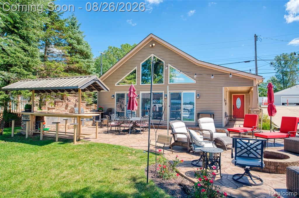 453 E Shore Drive Property Photo 2