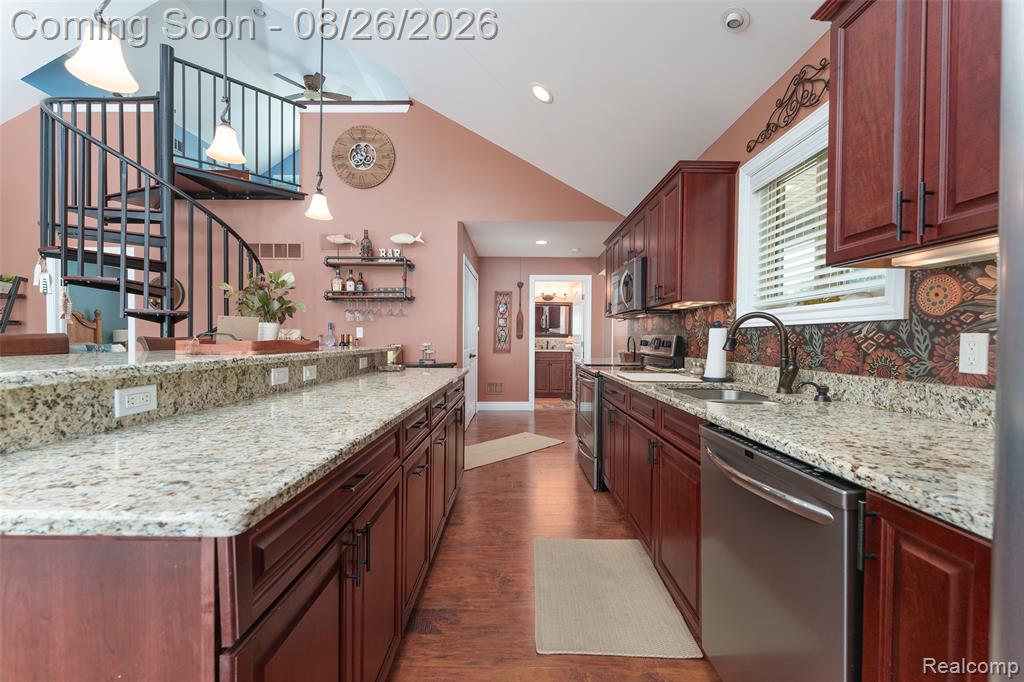 453 E Shore Drive Property Photo 22