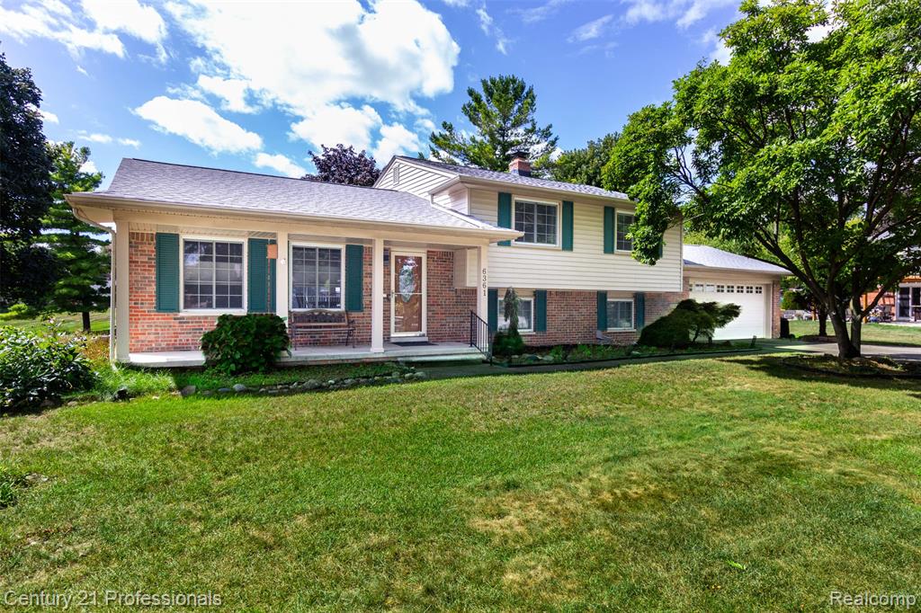 6361 Emerald Lake Drive Property Photo 2