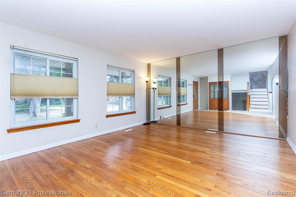 6361 Emerald Lake Drive Property Photo 6