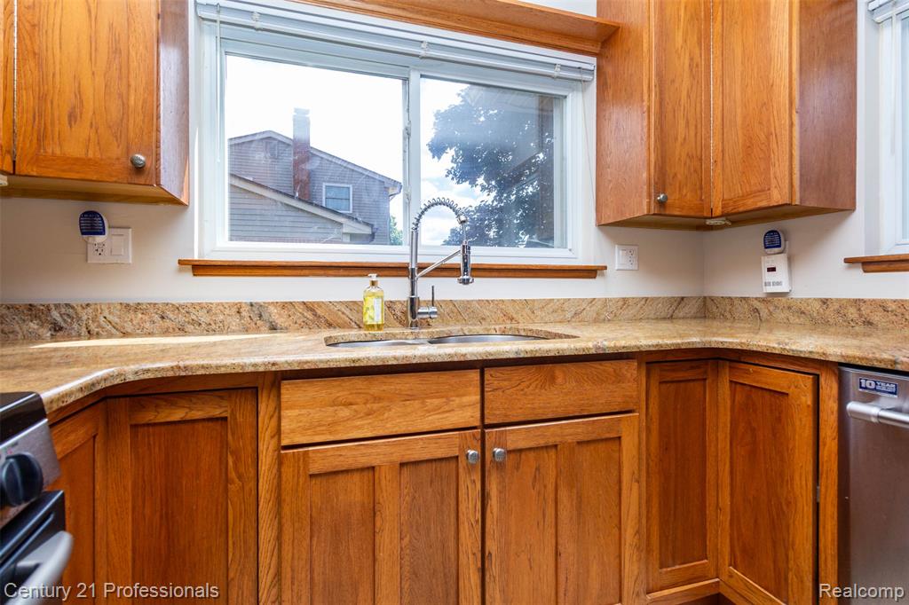 6361 Emerald Lake Drive Property Photo 11