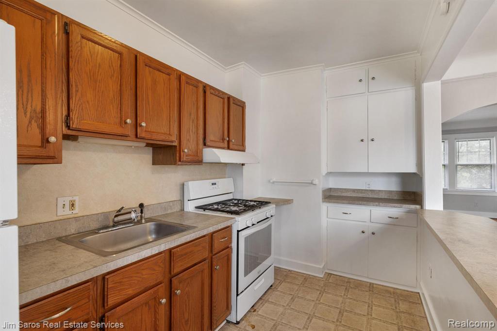 15111 E Vernor Highway Property Photo 3