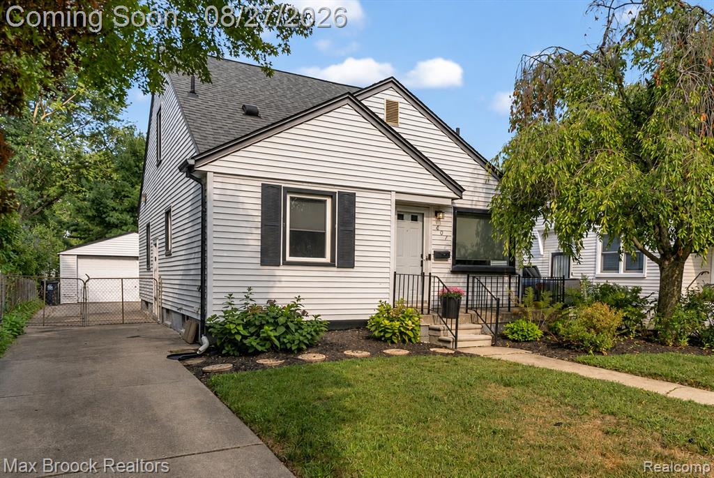 807 N Vermont Avenue Property Photo 1