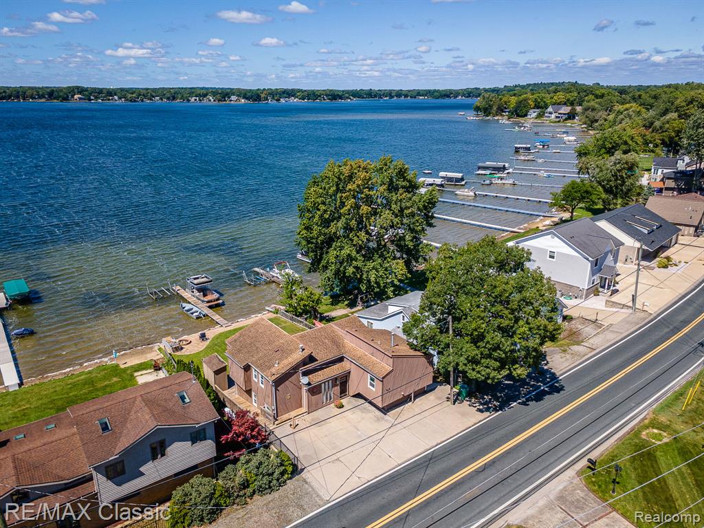425 E East Shore Drive Property Photo 1