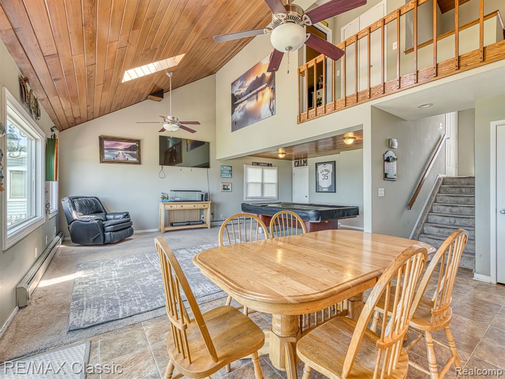 425 E Shore Drive Property Photo 4